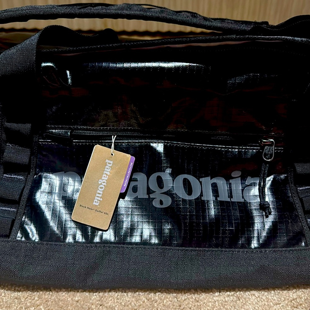 Patagonia's iconic go-to Black Hole® Duffel/backpack bag NWT
